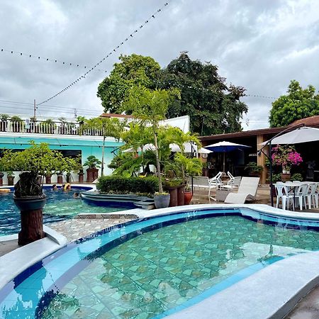 Vincent Resort Hotel อังเฮเลส ภายนอก รูปภาพ