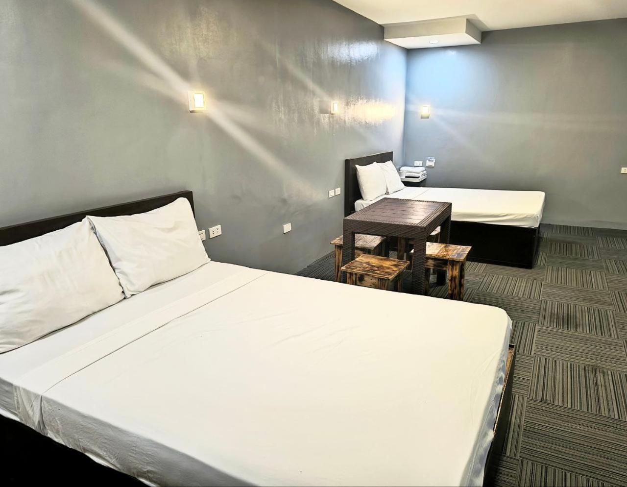 Vincent Resort Hotel อังเฮเลส ภายนอก รูปภาพ