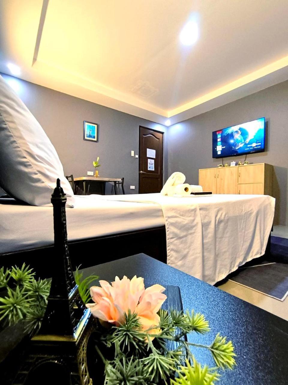 Vincent Resort Hotel อังเฮเลส ภายนอก รูปภาพ