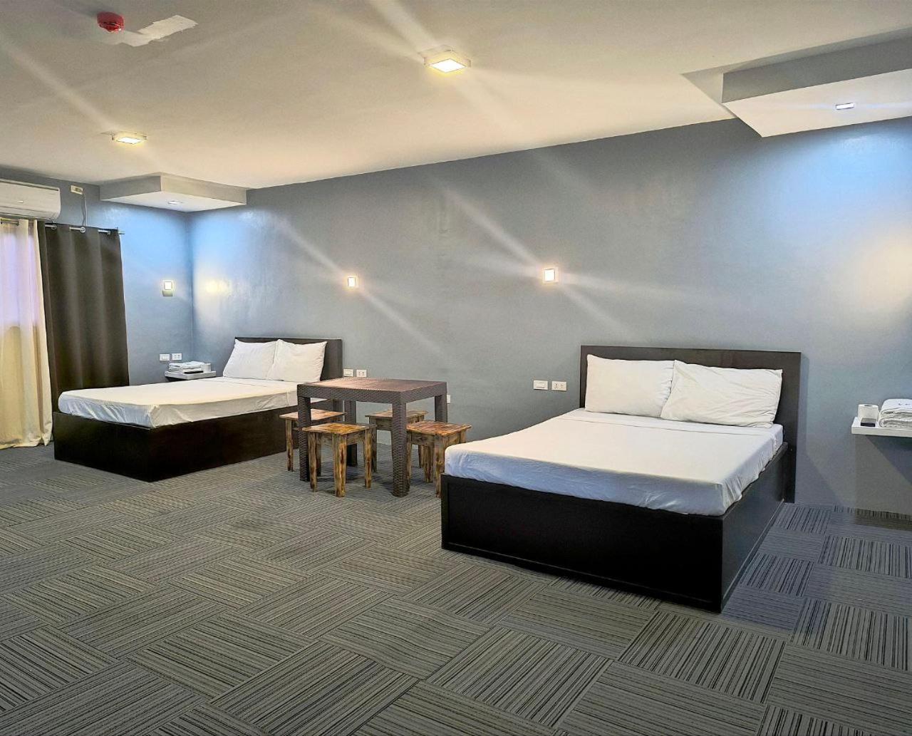 Vincent Resort Hotel อังเฮเลส ภายนอก รูปภาพ