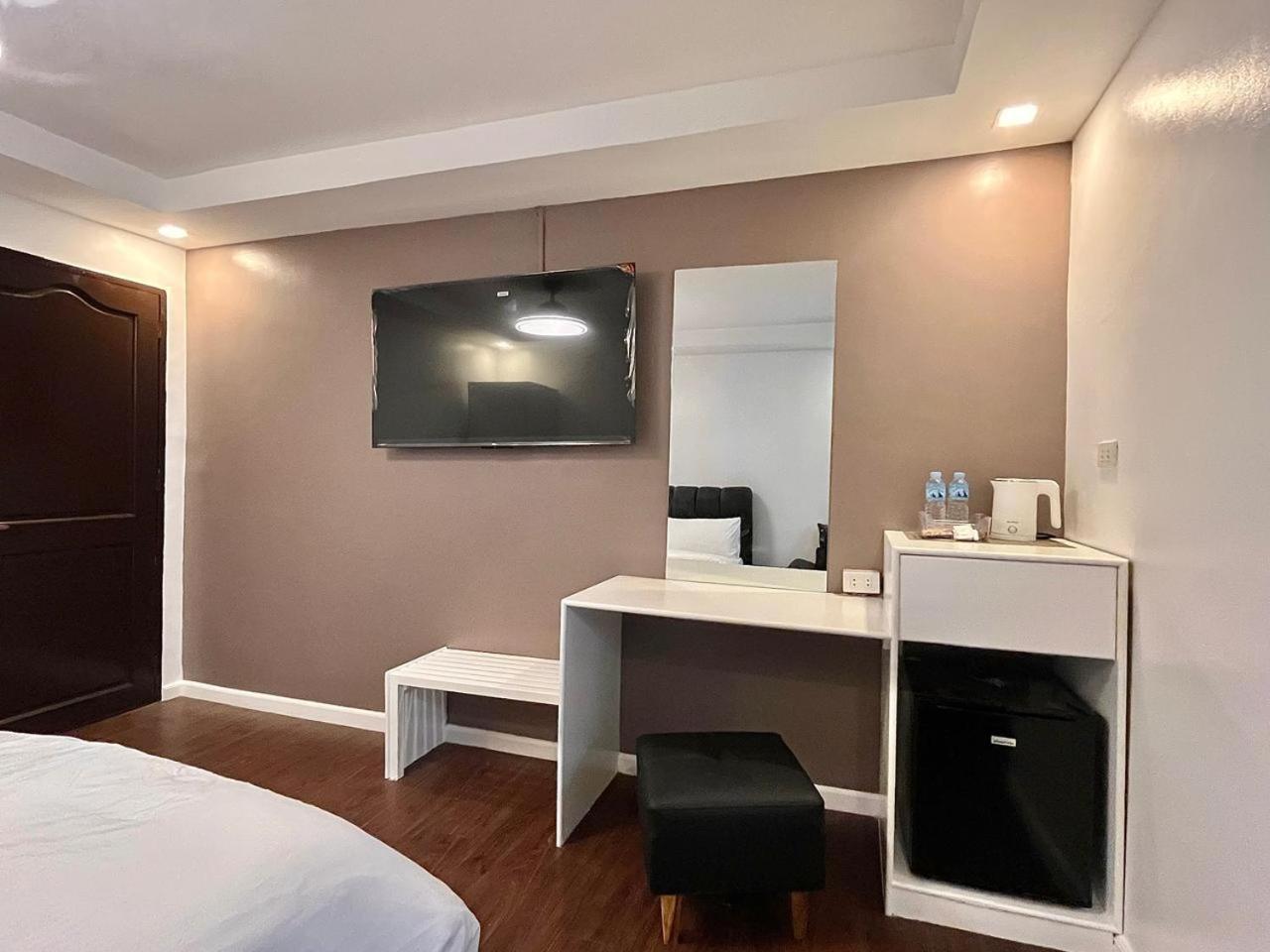 Vincent Resort Hotel อังเฮเลส ภายนอก รูปภาพ