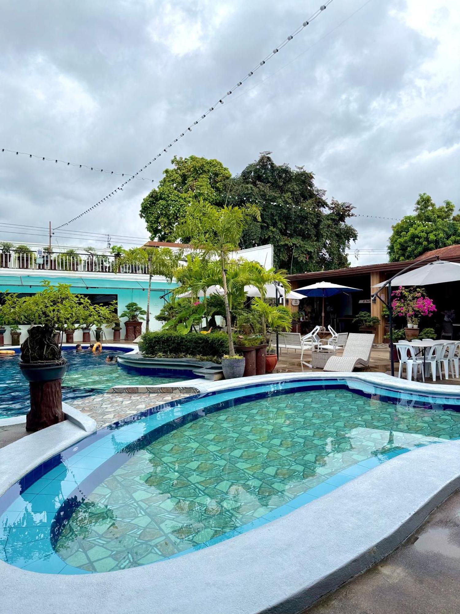 Vincent Resort Hotel อังเฮเลส ภายนอก รูปภาพ
