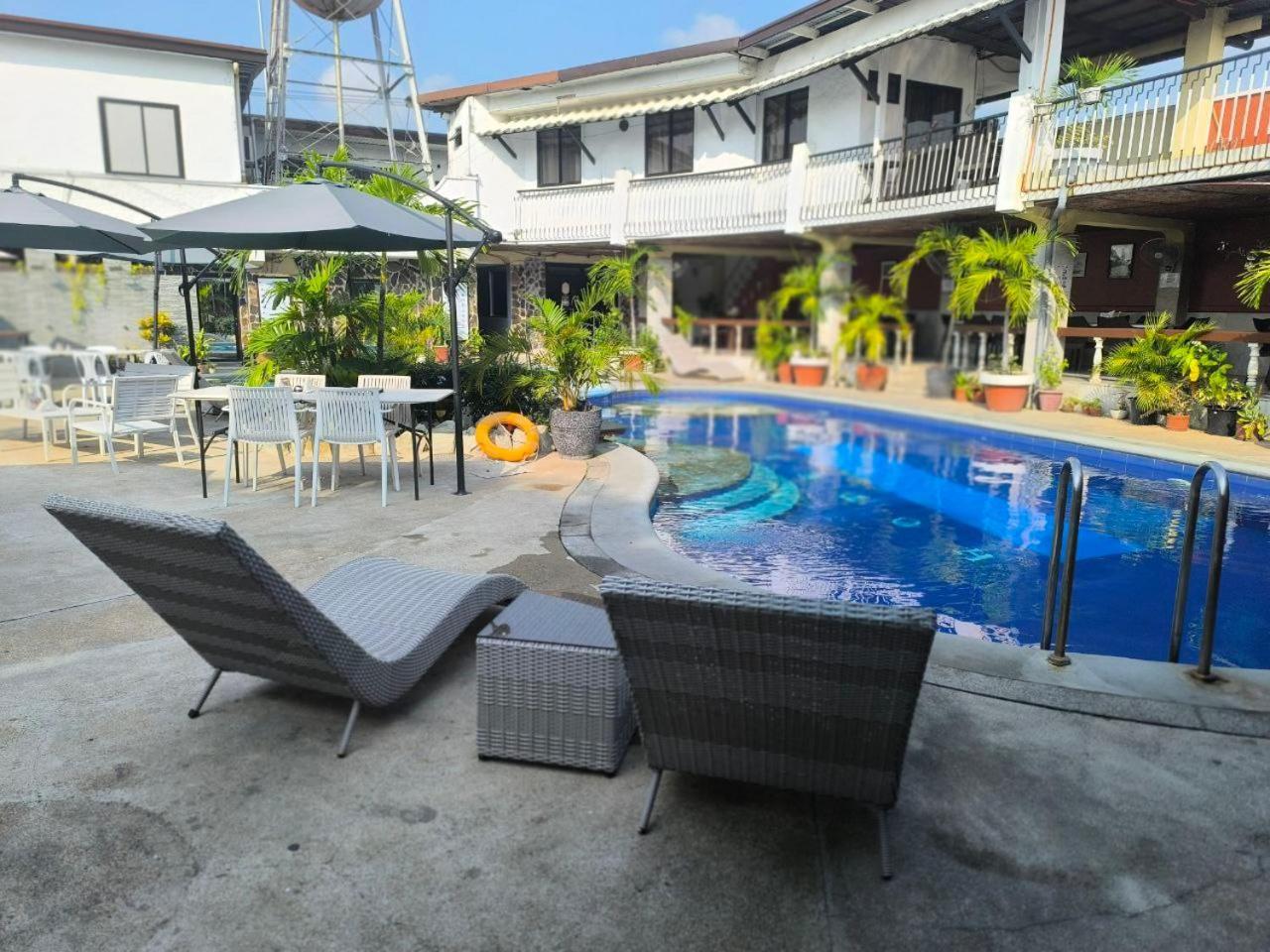 Vincent Resort Hotel อังเฮเลส ภายนอก รูปภาพ